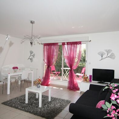 Appartement 3 pièces 891 €