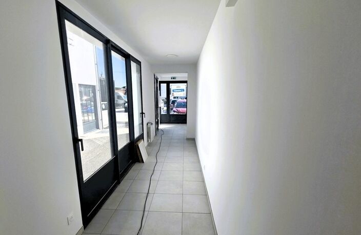 Dpt Charente Maritime (17), à vendre DOLUS D'OLERON Emplacement N°1 Local commercial Neuf - Plain pied de 35,20m² — photo 3