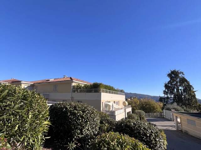 2 PIECES AVEC TERRASSE ET STATIONNEMENT — photo du bien