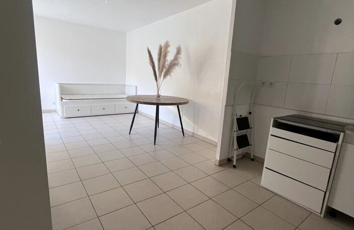 2 PIECES AVEC TERRASSE ET STATIONNEMENT — photo 2