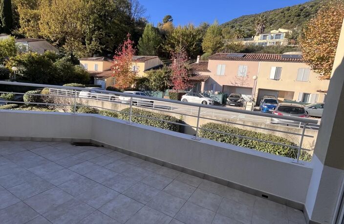 2 PIECES AVEC TERRASSE ET STATIONNEMENT — photo 4