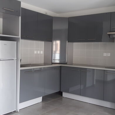 Appartement 3 pièces 831 €