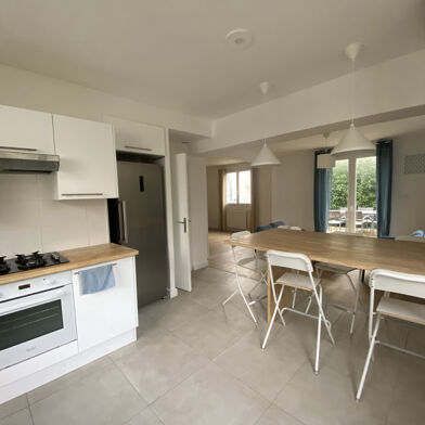 Maison 6 pièces 1250 €