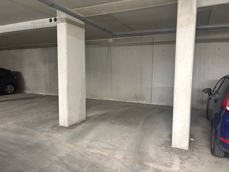 ST GINIEZ/ Avenue de Mazargues: Emplacement de Parking boxab — photo 1