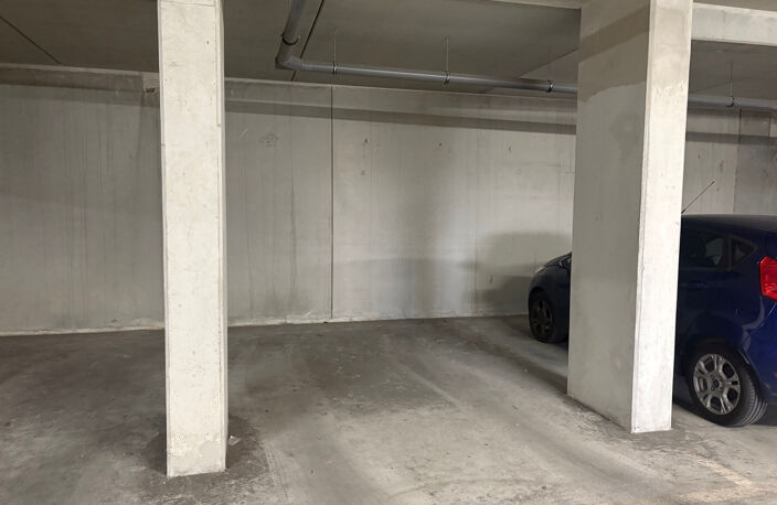 ST GINIEZ/ Avenue de Mazargues: Emplacement de Parking boxab — photo 2