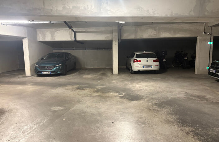ST GINIEZ/ Avenue de Mazargues: Emplacement de Parking boxab — photo 3
