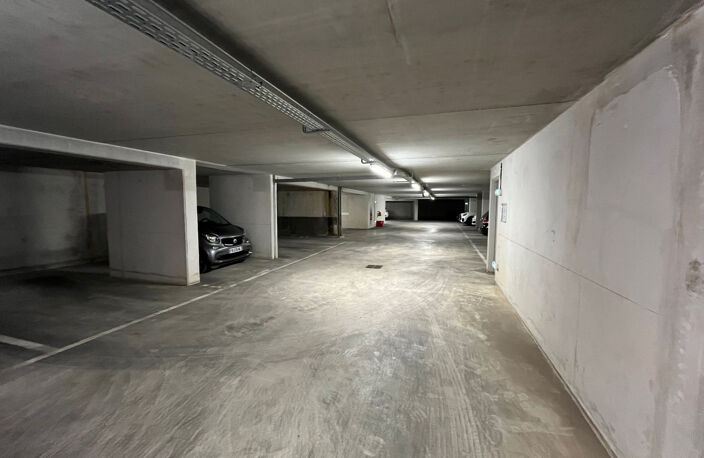 ST GINIEZ/ Avenue de Mazargues: Emplacement de Parking boxab — photo 4
