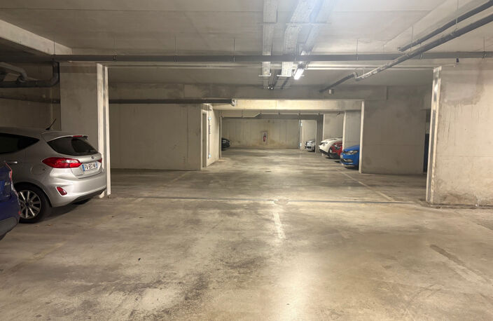 ST GINIEZ/ Avenue de Mazargues: Emplacement de Parking boxab — photo 5