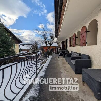 Appartement  330000 €