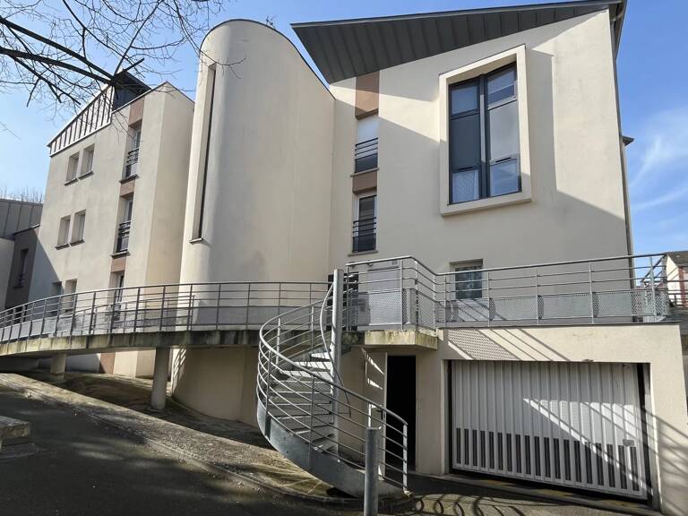 A LOUER - APPARTEMENT 2 PIECES AVEC PARKING A CHARTRES — photo 1