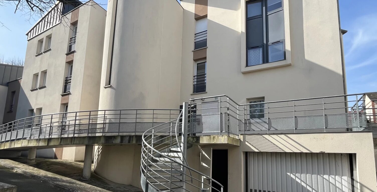 A LOUER - APPARTEMENT 2 PIECES AVEC PARKING A CHARTRES — photo 1