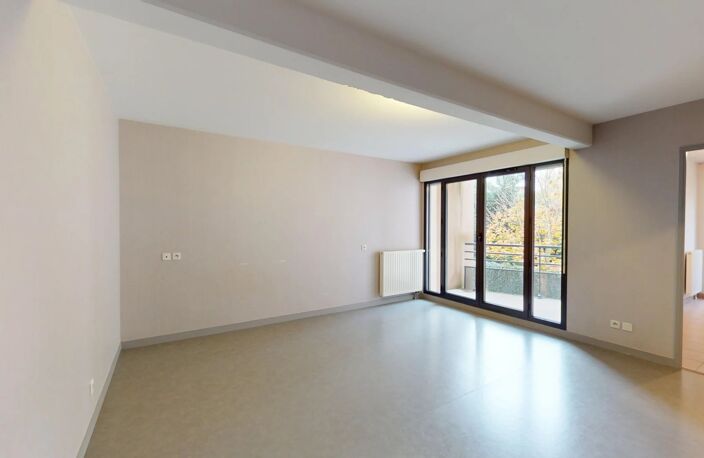 A LOUER - APPARTEMENT 2 PIECES AVEC PARKING A CHARTRES — photo 2