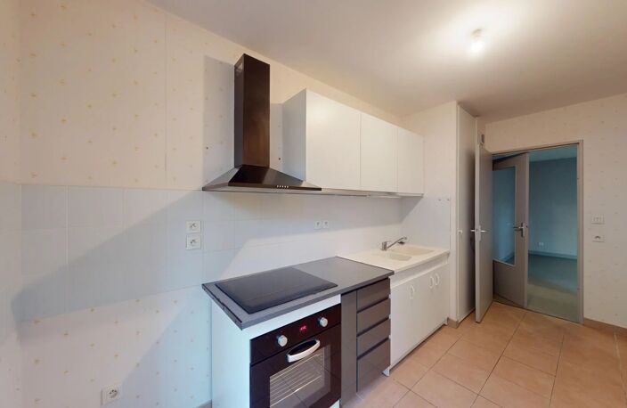 A LOUER - APPARTEMENT 2 PIECES AVEC PARKING A CHARTRES — photo 3