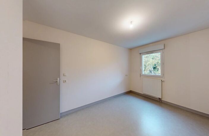 A LOUER - APPARTEMENT 2 PIECES AVEC PARKING A CHARTRES — photo 4