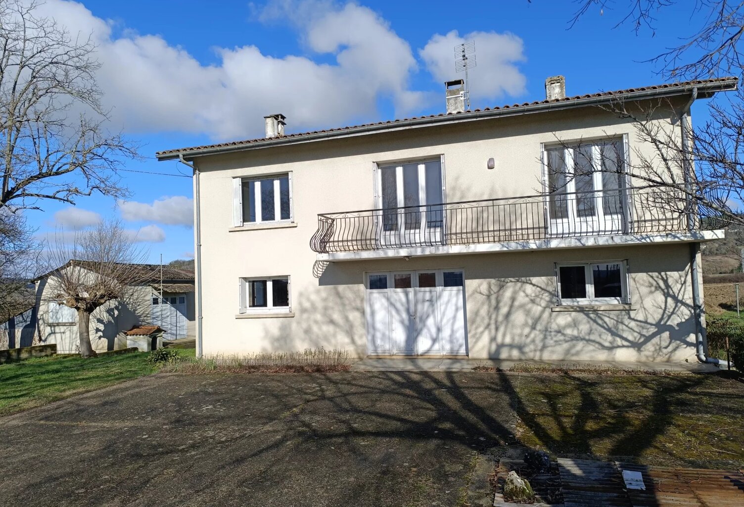 À vendre en EXCLUSIVITÉ - Maison de campagne à rénover à Saint-Hilaire-de-Lusignan — photo 1
