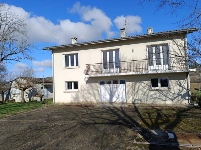À vendre en EXCLUSIVITÉ - Maison de campagne à rénover à Saint-Hilaire-de-Lusignan — photo du bien