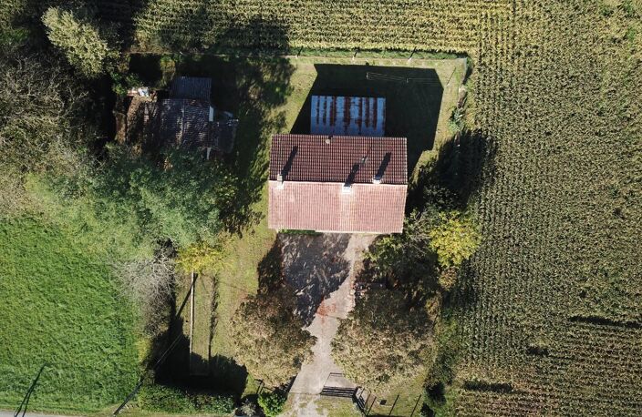 À vendre en EXCLUSIVITÉ - Maison de campagne à rénover à Saint-Hilaire-de-Lusignan — photo 2