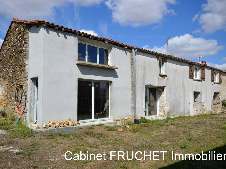 Proche CHANTONNAY - Grande maison en pierre en cours de réno — photo 1
