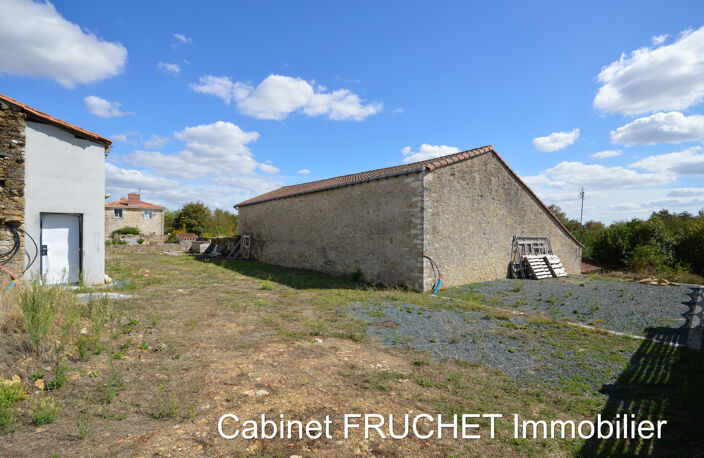 Proche CHANTONNAY - Grande maison en pierre en cours de réno — photo 2
