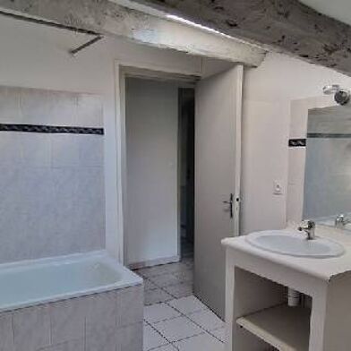 Appartement 4 pièces 951 €