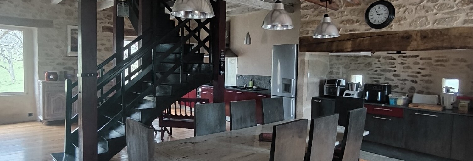 Maison 8 Pièces 230 m² à vendre à Reygade (19430)