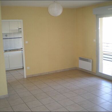 Appartement 3 pièces 877 €