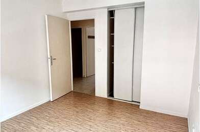 Appartement 3 pièces 877 €