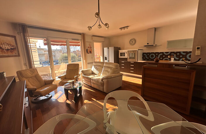 Vente Aix proche du centre l'agence immobilière LC Gestion de Puyricard vous propose dans une résidence récente un appartement de type 4 avec terrasse et garage. — photo 4