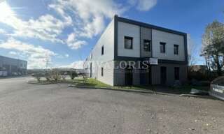 Commerce  573 m² à louer à Saint-Priest (69800)