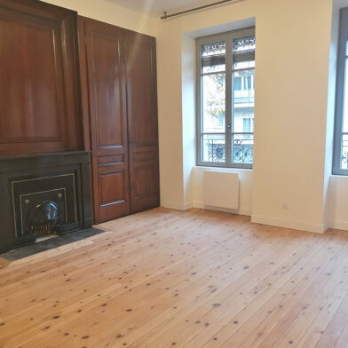 Appartement 3 pièces 990 €