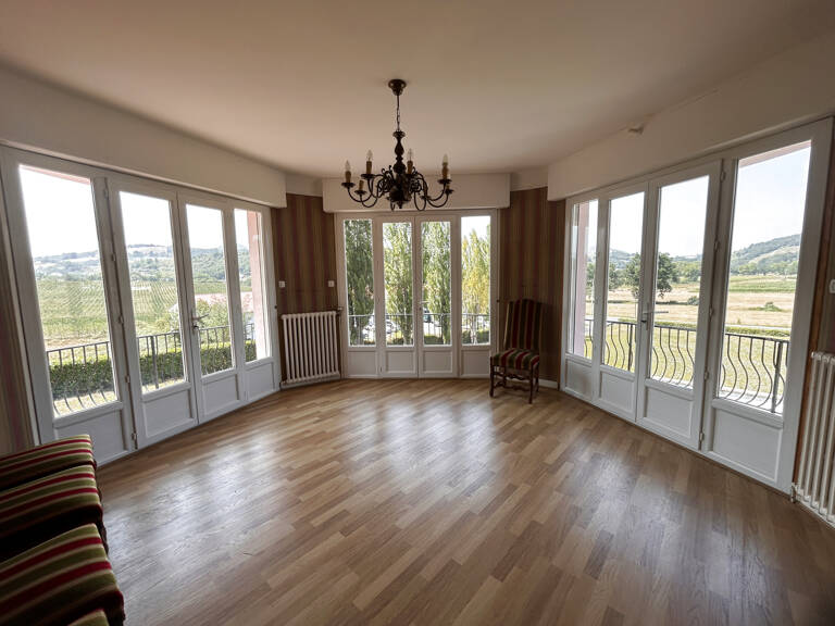 Jolie villa indépendante des années 70 offrant de beaux atouts. — photo 1