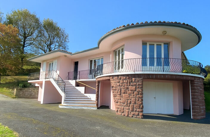 Jolie villa indépendante des années 70 offrant de beaux atouts. — photo 5