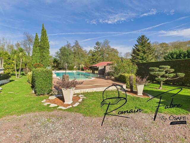 Maison de plain-pied 4 chambres, piscine, garage et belle parcelle de terrain au calme — photo du bien