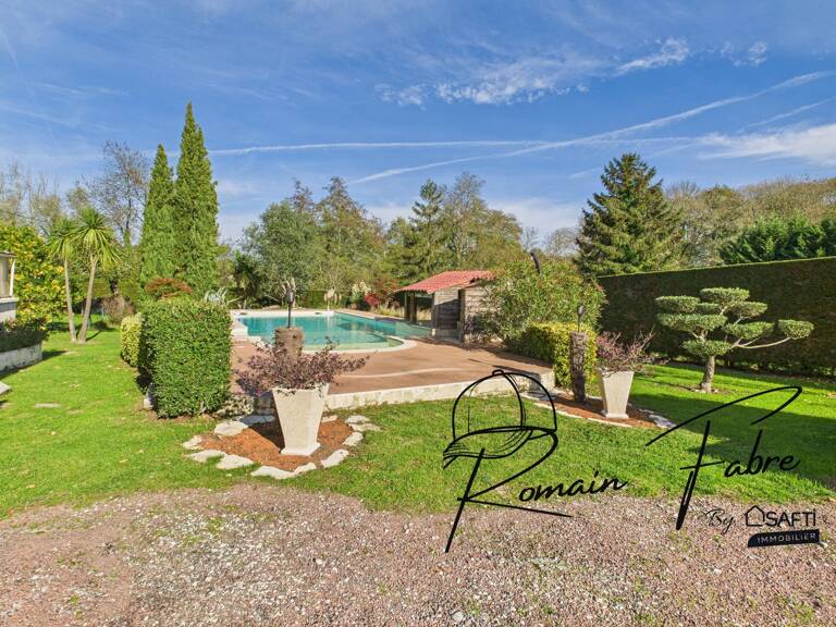 Maison de plain-pied 4 chambres, piscine, garage et belle parcelle de terrain au calme — photo 1