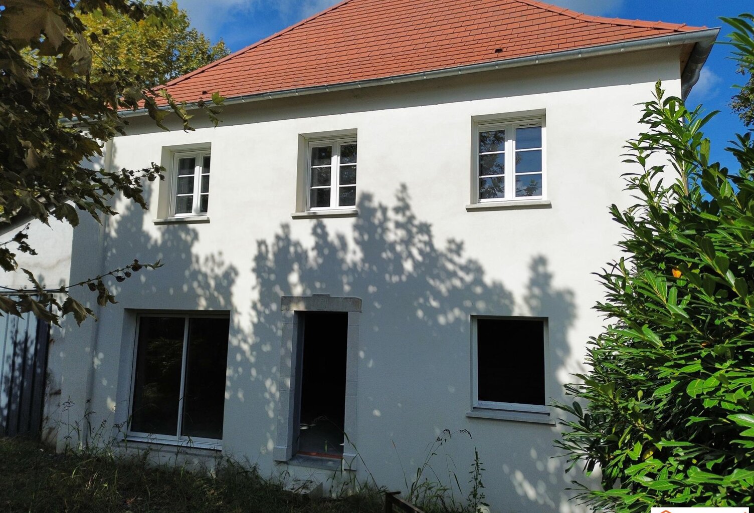 Maison partiellement rénovée, dépendances et terrain spacieux — photo 1