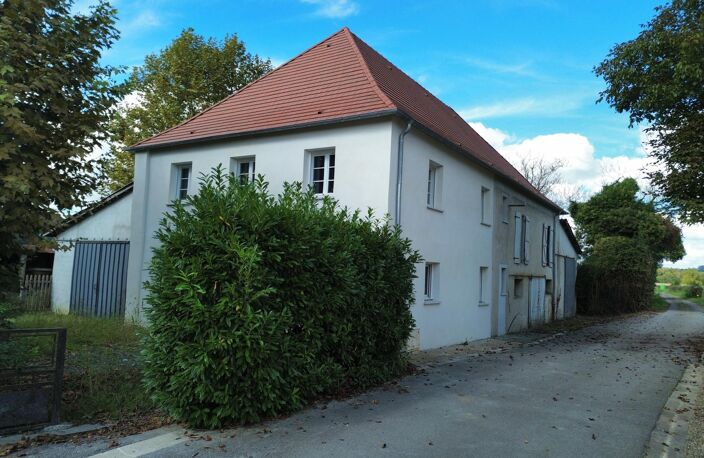 Maison partiellement rénovée, dépendances et terrain spacieux — photo 2