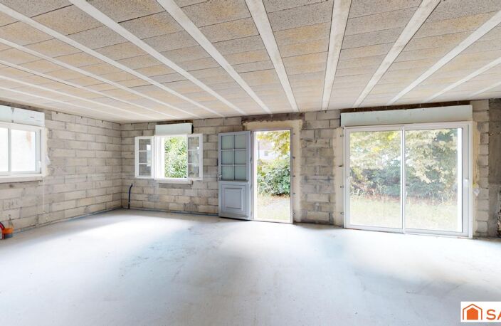 Maison partiellement rénovée, dépendances et terrain spacieux — photo 4