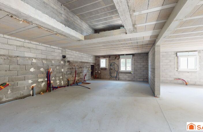 Maison partiellement rénovée, dépendances et terrain spacieux — photo 5