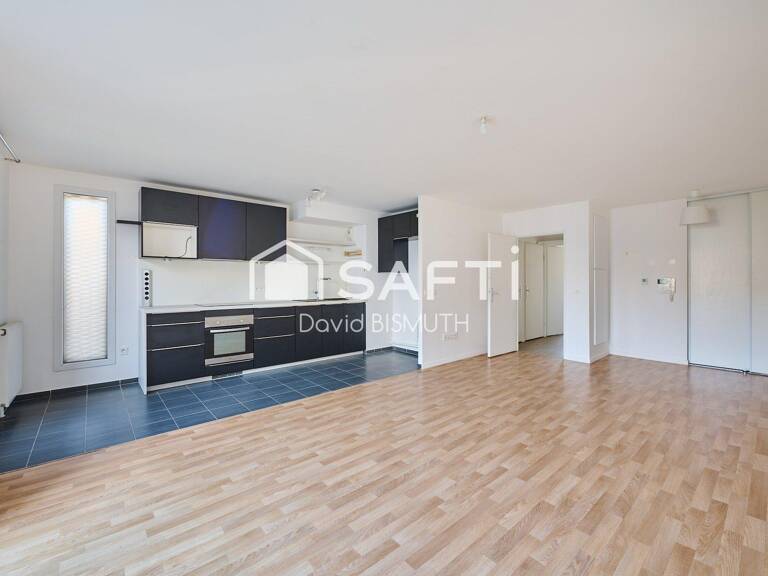 Appartement 4 pièces 3 chambres de 80 m2 avec Balcon et Place de parking au sous sol DPE "C" — photo 1