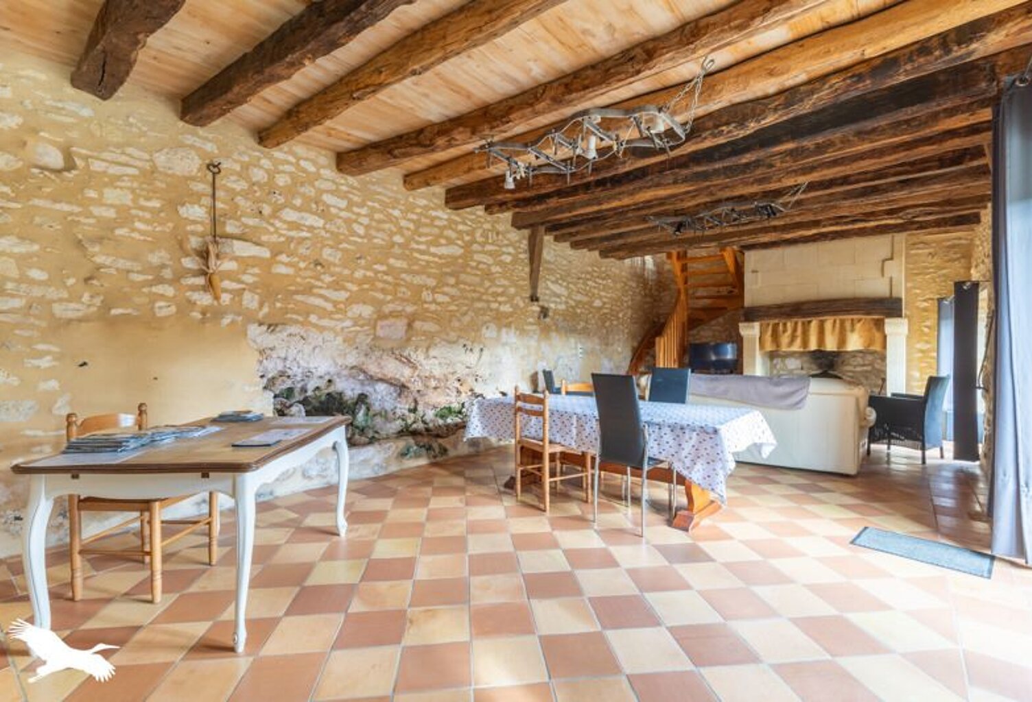 Maison en pierre de 3 pièces principales — photo 1