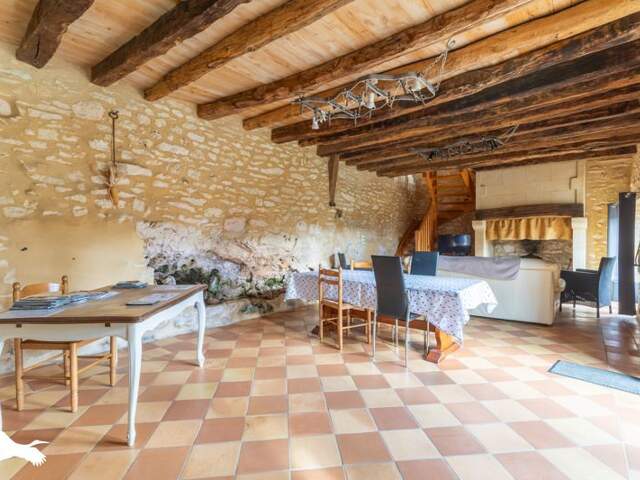 Maison en pierre de 3 pièces principales — photo du bien