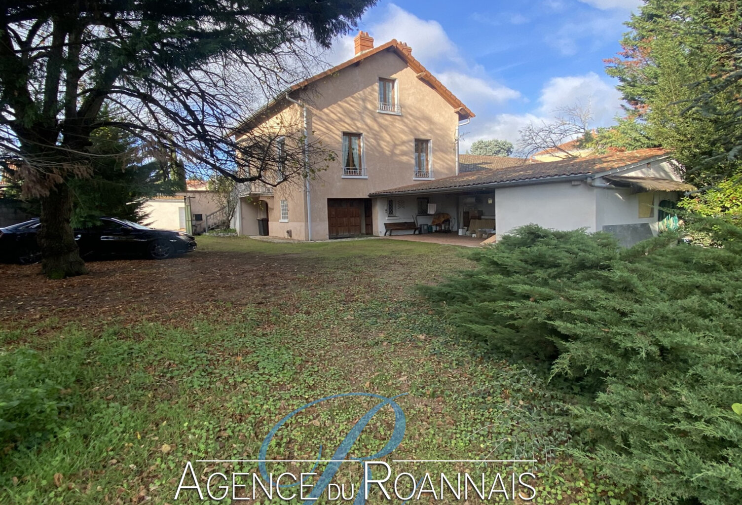 Maison à Vendre à RIORGES de 159 m2 avec terrain de 1037m2 , — photo 1