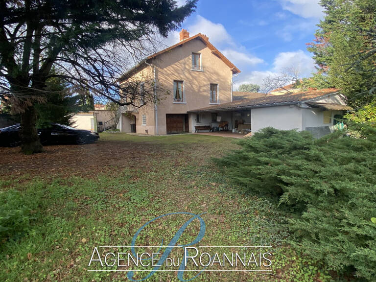 Maison à Vendre à RIORGES de 159 m2 avec terrain de 1037m2 , — photo 1