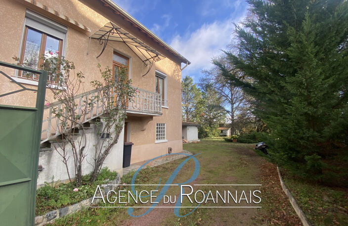 Maison à Vendre à RIORGES de 159 m2 avec terrain de 1037m2 , — photo 2