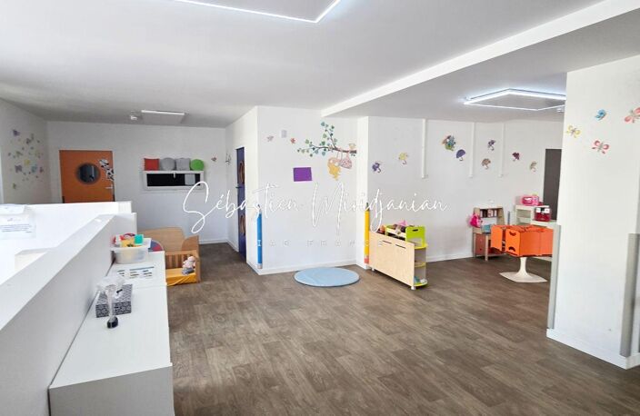 Vente Murs commerciaux 160 m&sup2; — photo 3