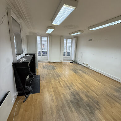 Bureau 4 pièces 950000 €