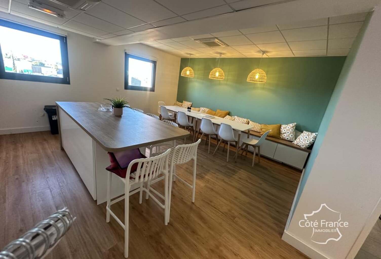 location bureau de- 170 m2 - VENADARGUES ( zone Commerciale — photo 1