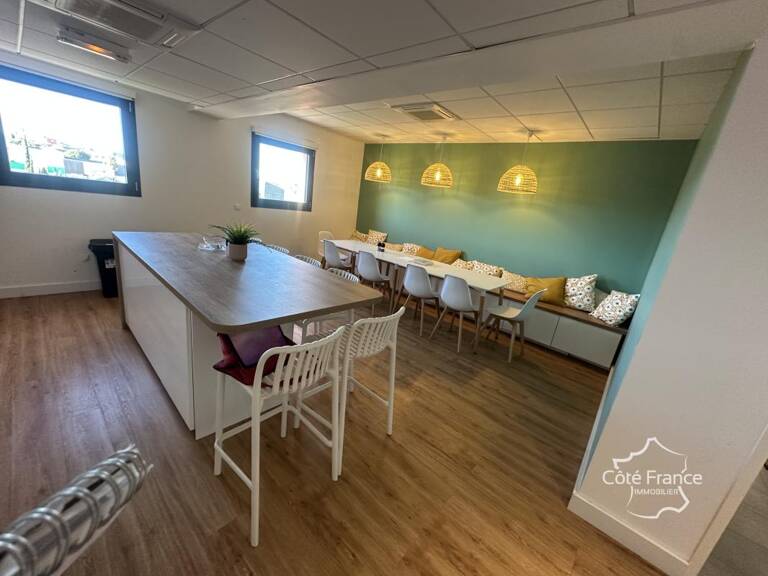 location bureau de- 170 m2 - VENADARGUES ( zone Commerciale — photo 1