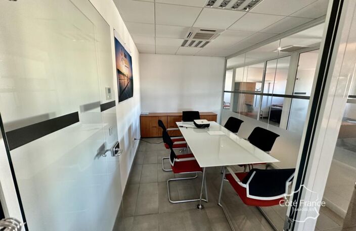 location bureau de- 170 m2 - VENADARGUES ( zone Commerciale — photo 3