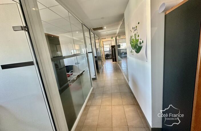 location bureau de- 170 m2 - VENADARGUES ( zone Commerciale — photo 5